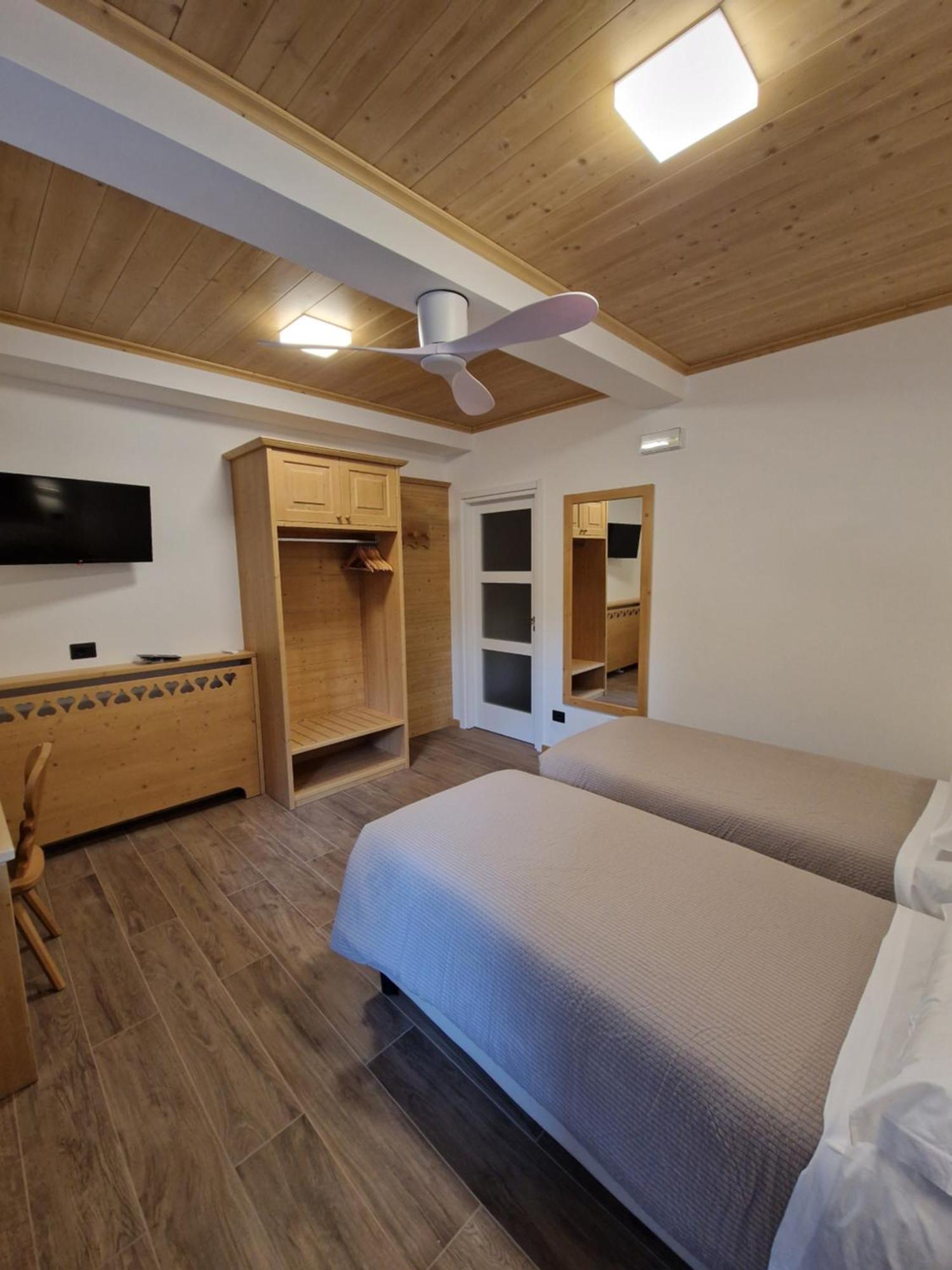 Hotel Raibl E Appartamenti Тарвизио Екстериор снимка
